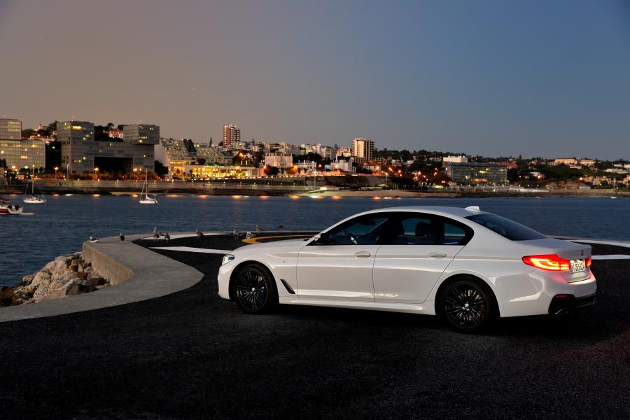  BMW 540i Sedan M Sport 2017 года  (WW) (фото 9 из 98)